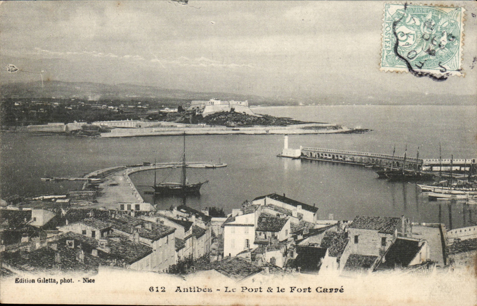 Antibes - Le Port et le Fort Carree - CPA 