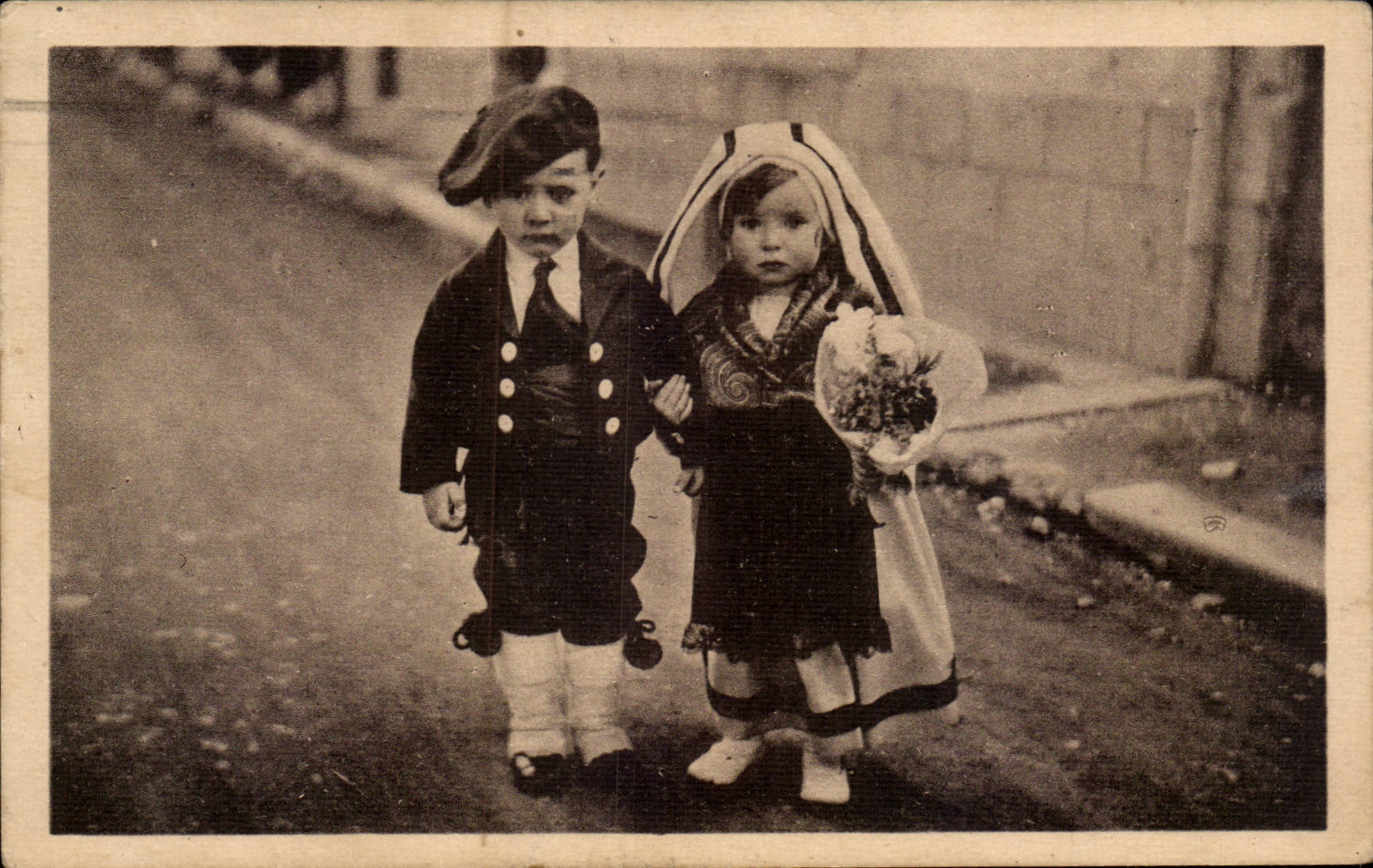 Children in traditional costumes — Festival of March 11, 1934 — Maison Pyrénéenne in Nice