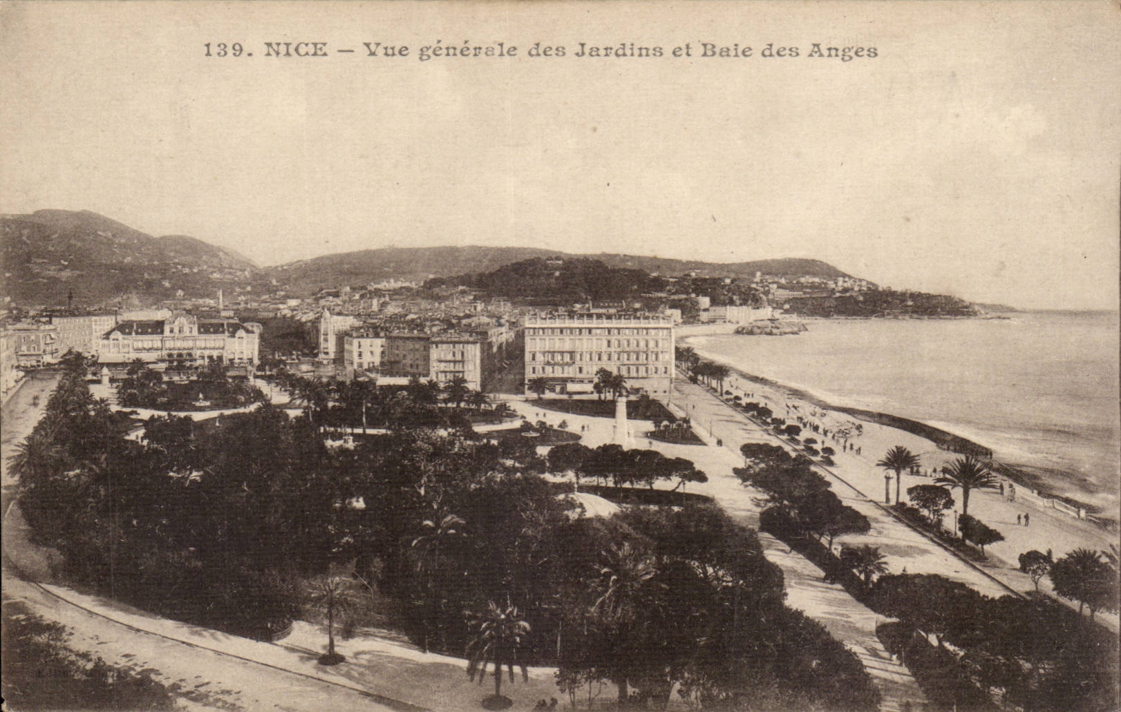 Nice CPA Vue generale des jardins et baie des anges