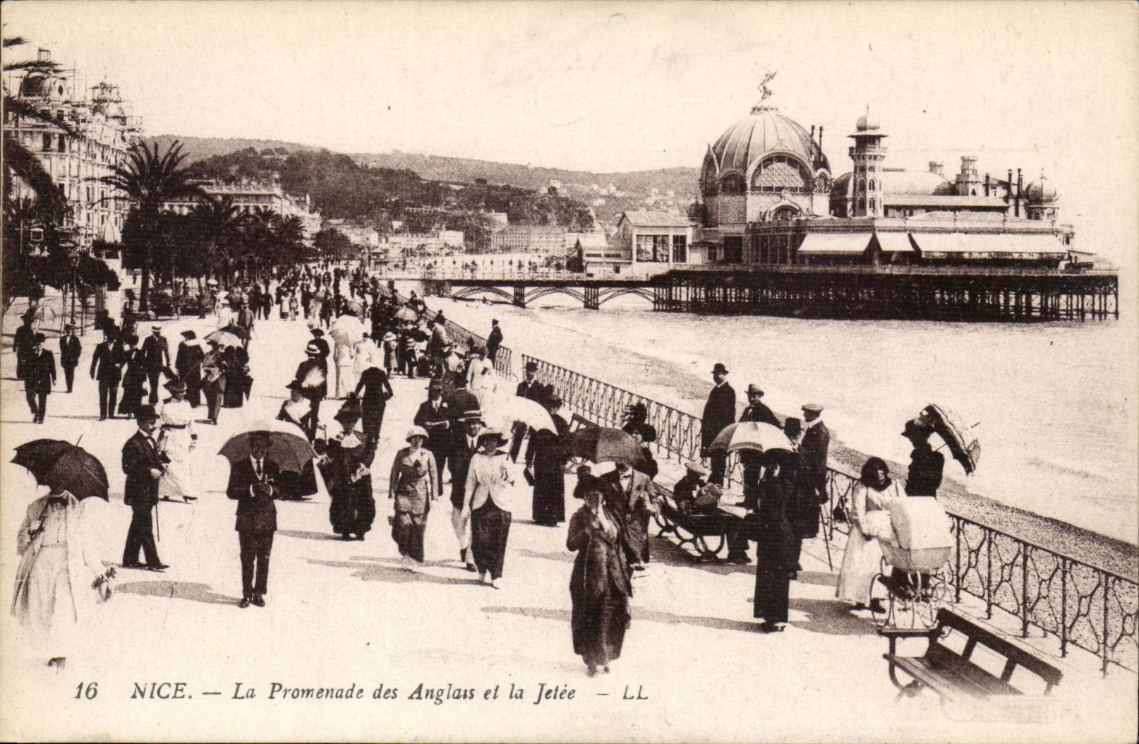 Nice CPA La promenade des anglais et la jetee