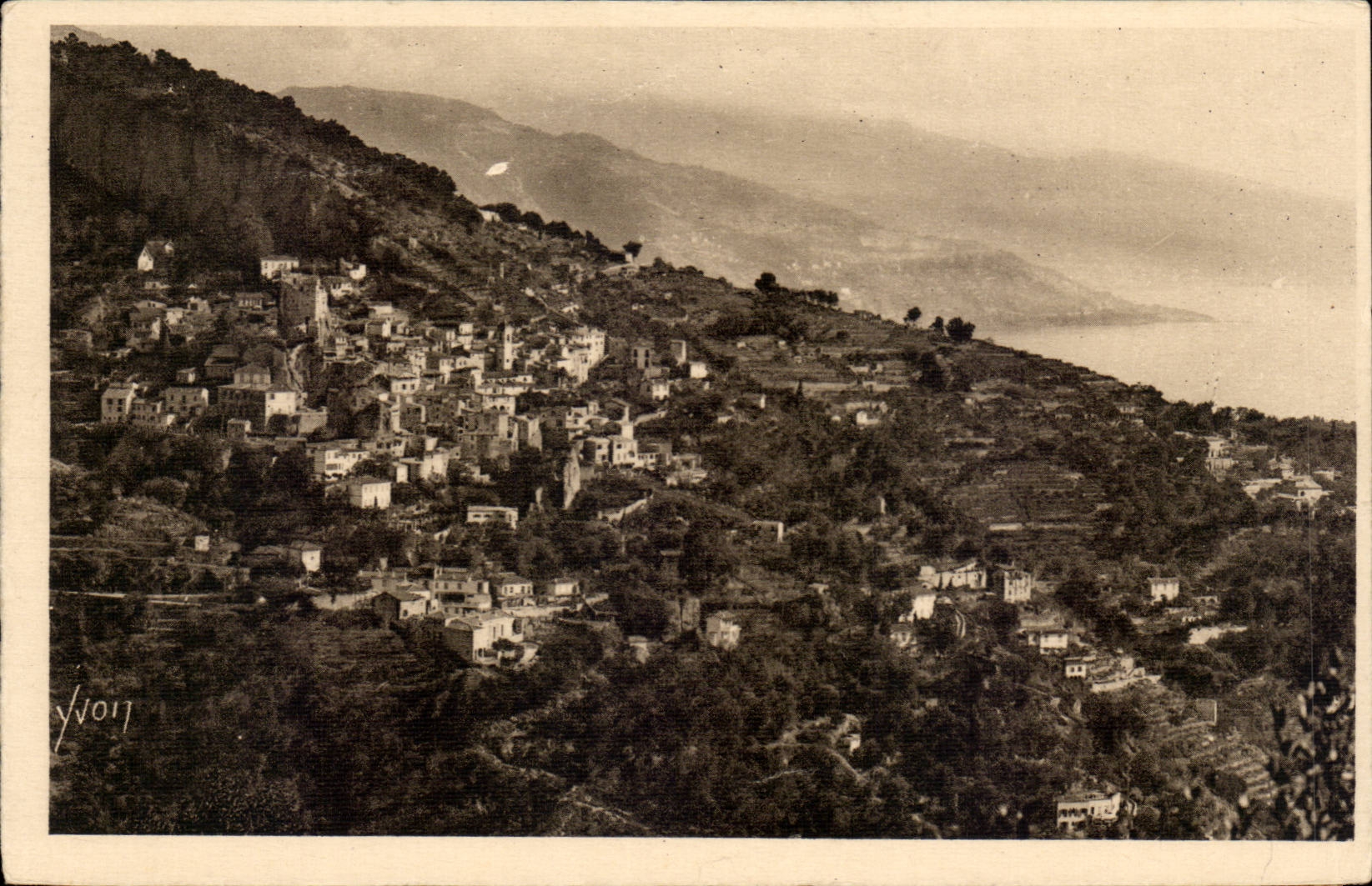Roquebrune CPA Le village vu de la grande corniche