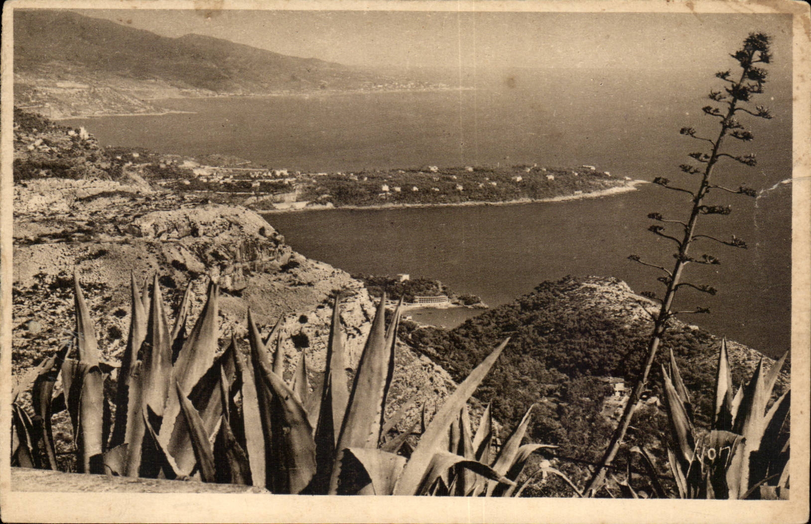 Il Capo Martin visto dal Rond-Point de la Turbie (Alpi Marittime) — La Douce France, n°394
