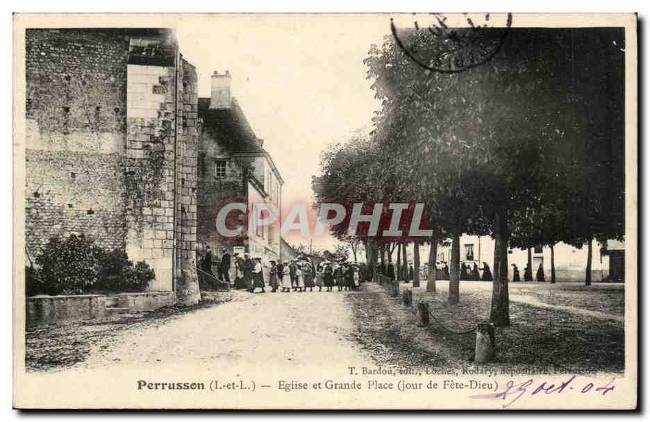 Perrusson - Eglise et Grand Place jour de Fete Dieu - CPA 