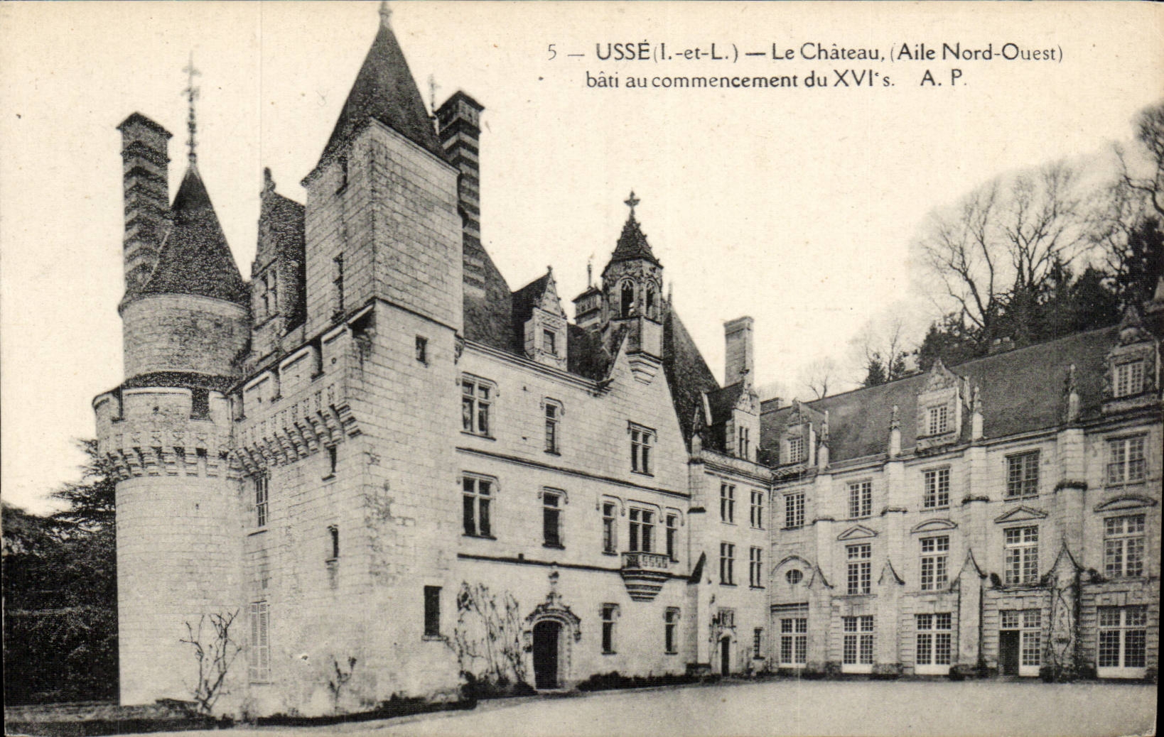 Usse -Le Chateau commence au XVI siecle - facade Nord Ouest - CPA 