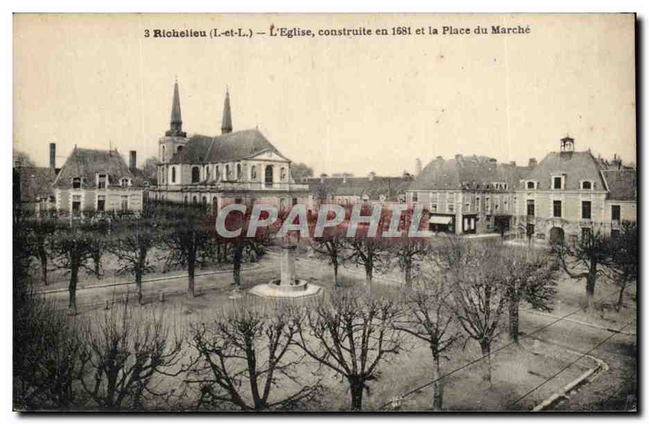 Richelieu - L'Eglise construite en 1681 et la Place du Marche - - CPA 
