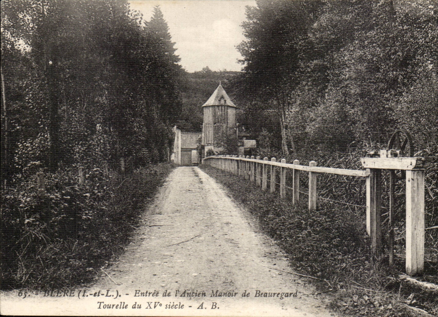 Blere - Entree du Ancien Manoir de Beauregard - Tourelle de XV siecle - CPA 