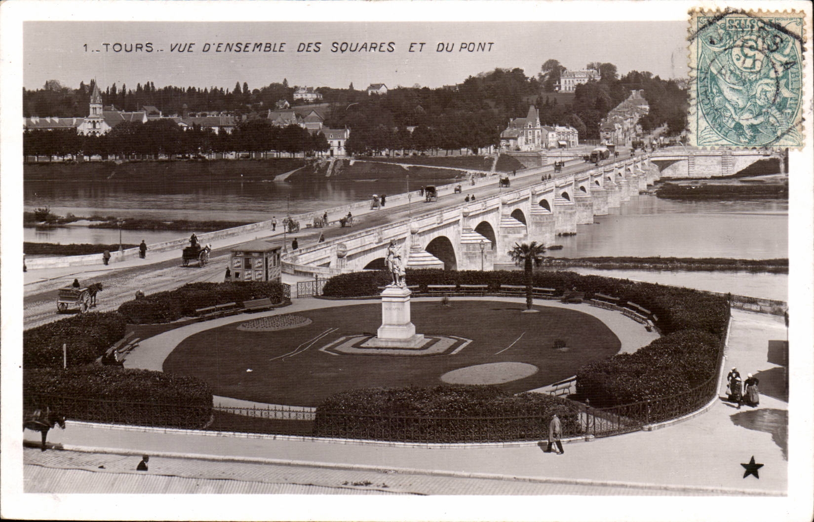 Tours - Vue d'ensemble - des Squares et du Pont - CPA 