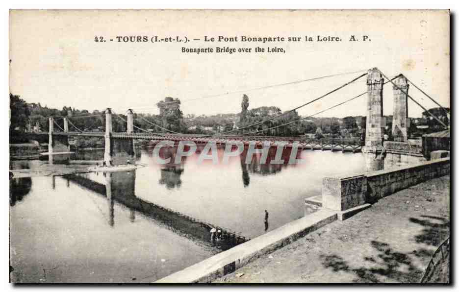 Tours CPA Le pont Bonaparte sur la Loire 