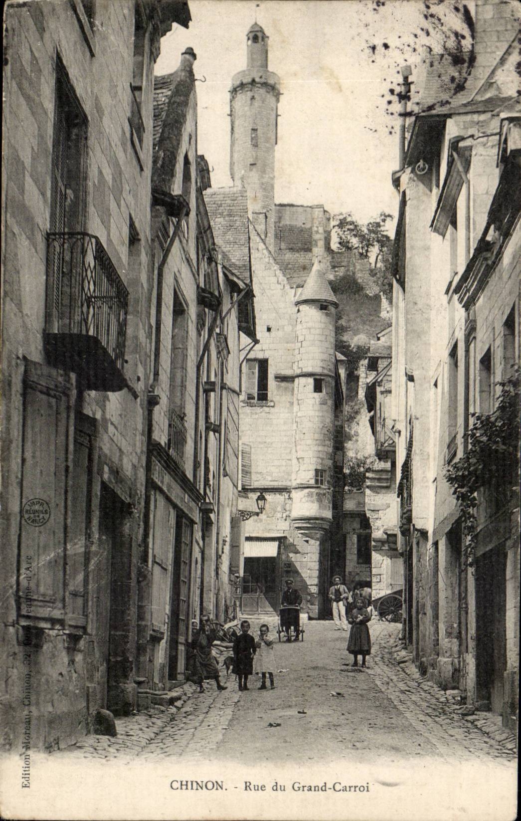 Chinon CPA Rue du grand Varroi