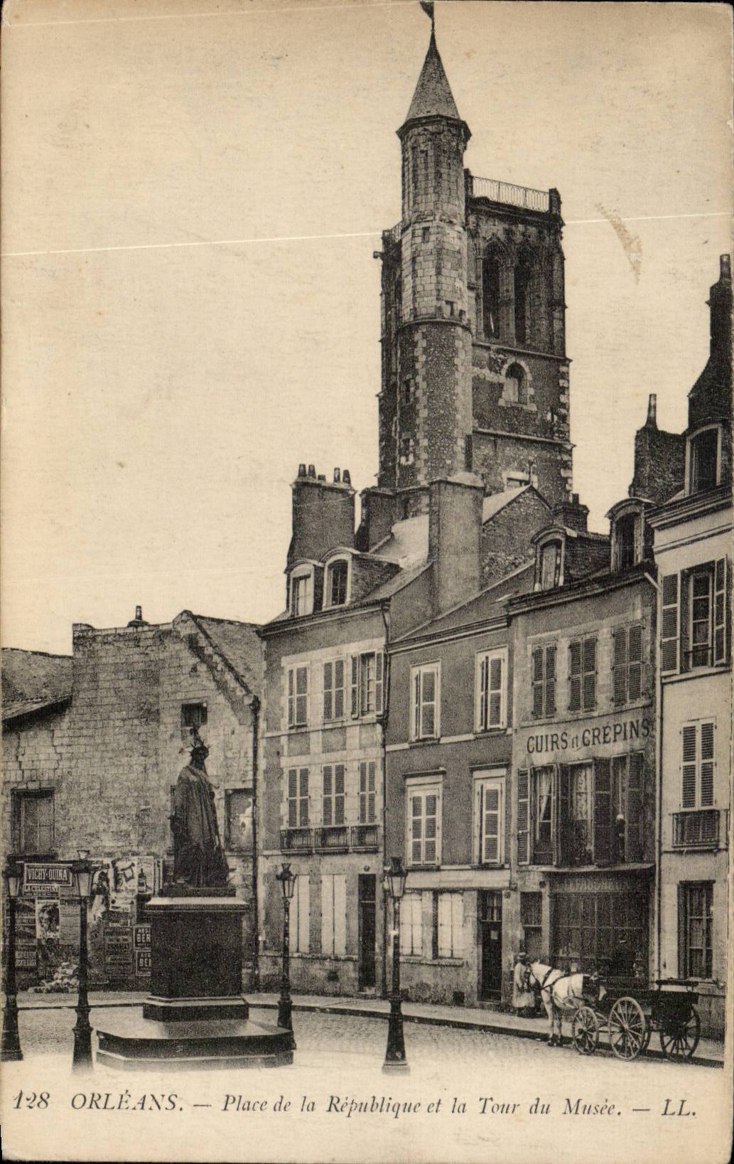 Orleans CPA Place de la Republique et la tour du musee