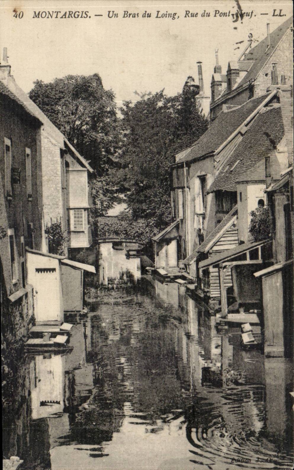 Montargis CPA Un bras du Loing Rue du Pont Neuf