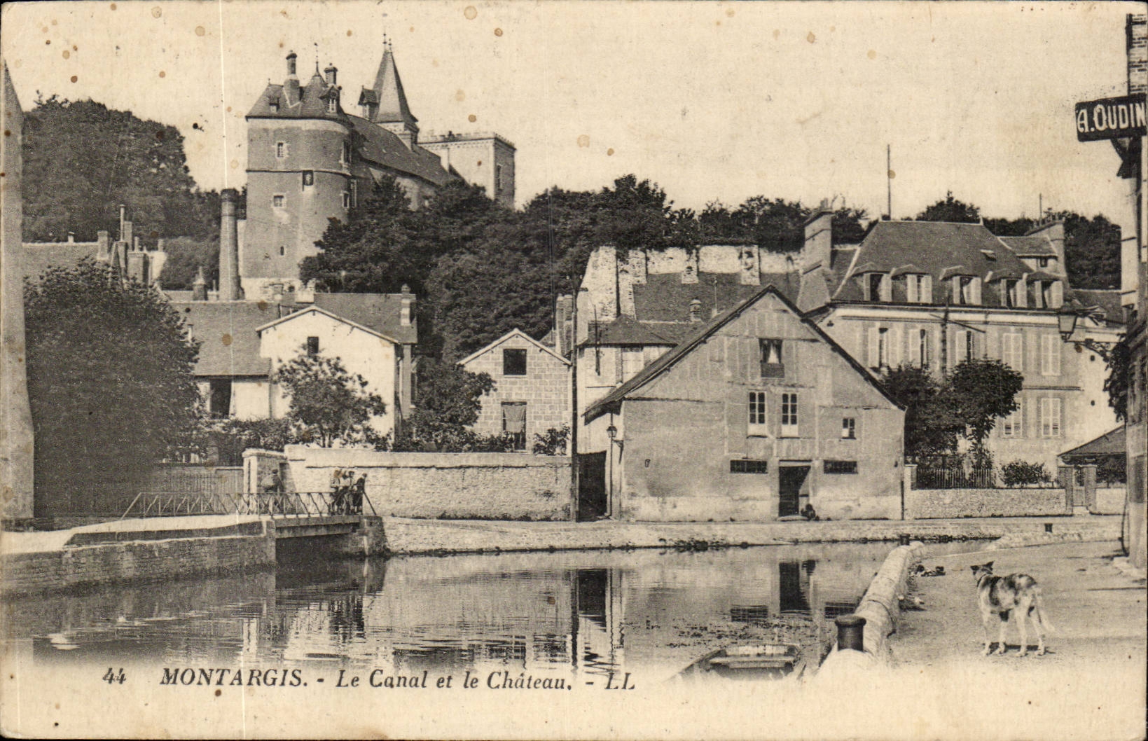 Montargis CPA Le canal et le chateau