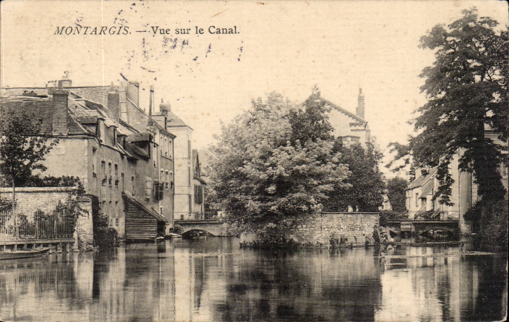 Montargis CPA Vue sur le canal