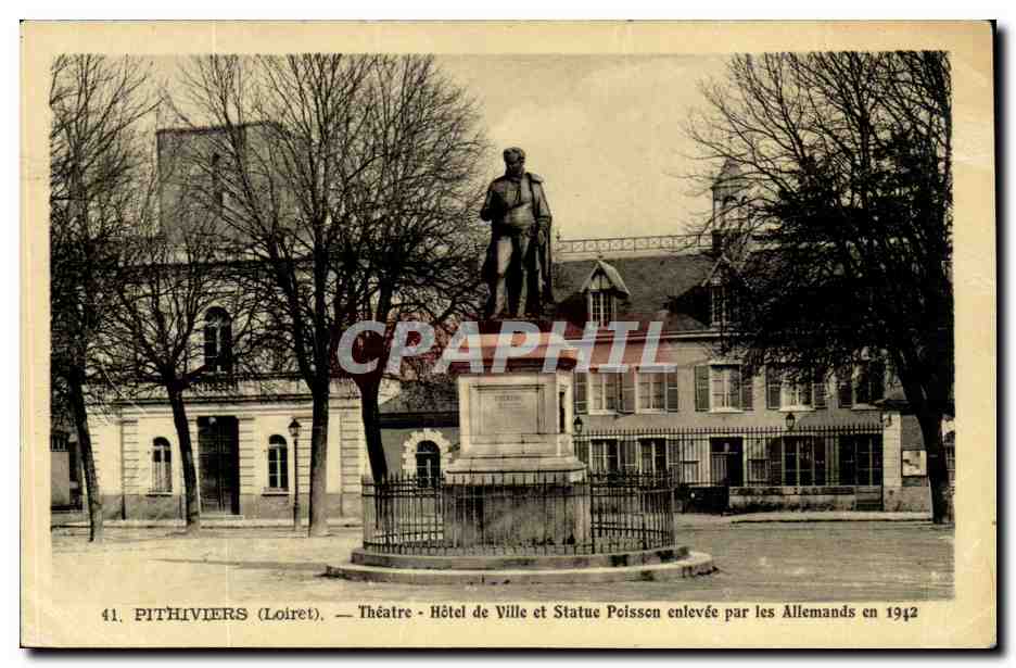 Pithiviers CPA Hotel de ville Statue de Poisson enlevee par les allemands en 1942