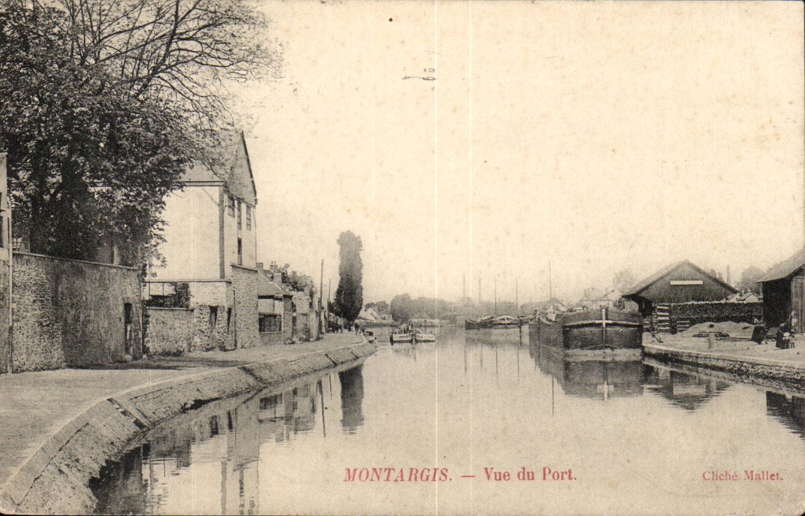 Montargis CPA Vue du port