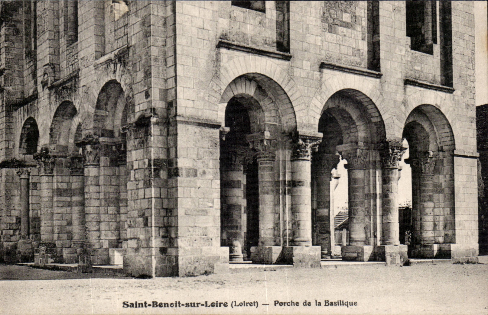 Saint Benoit sur Loire CPA Porche de la basilique