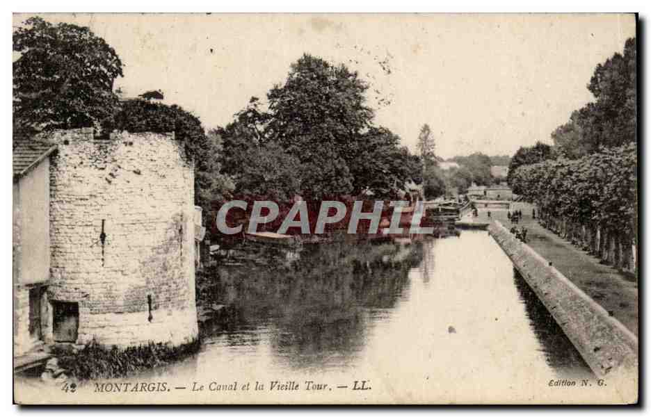 Montargis CPA Le canal et la vieille tour