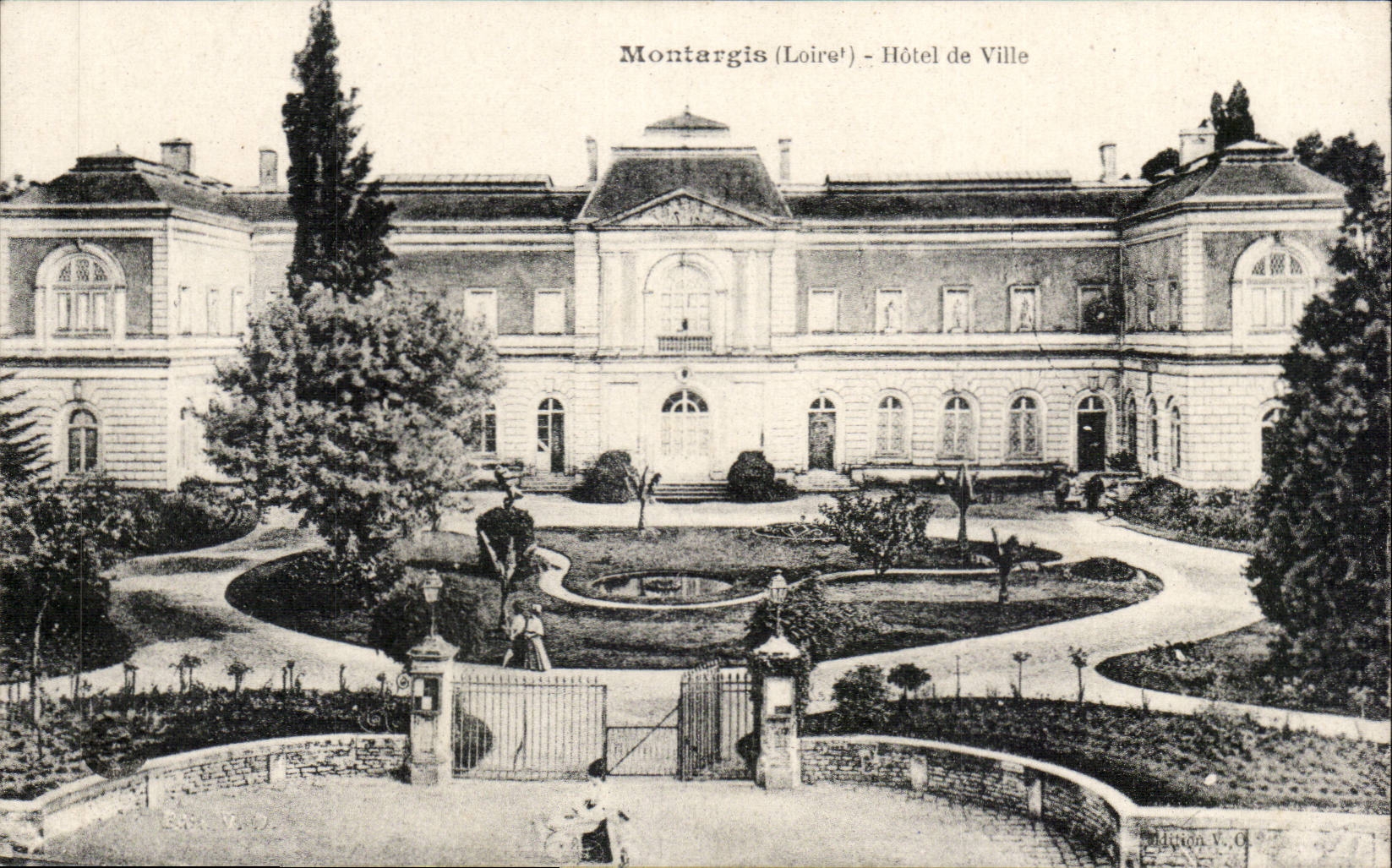 Montargis CPA Hotel de ville