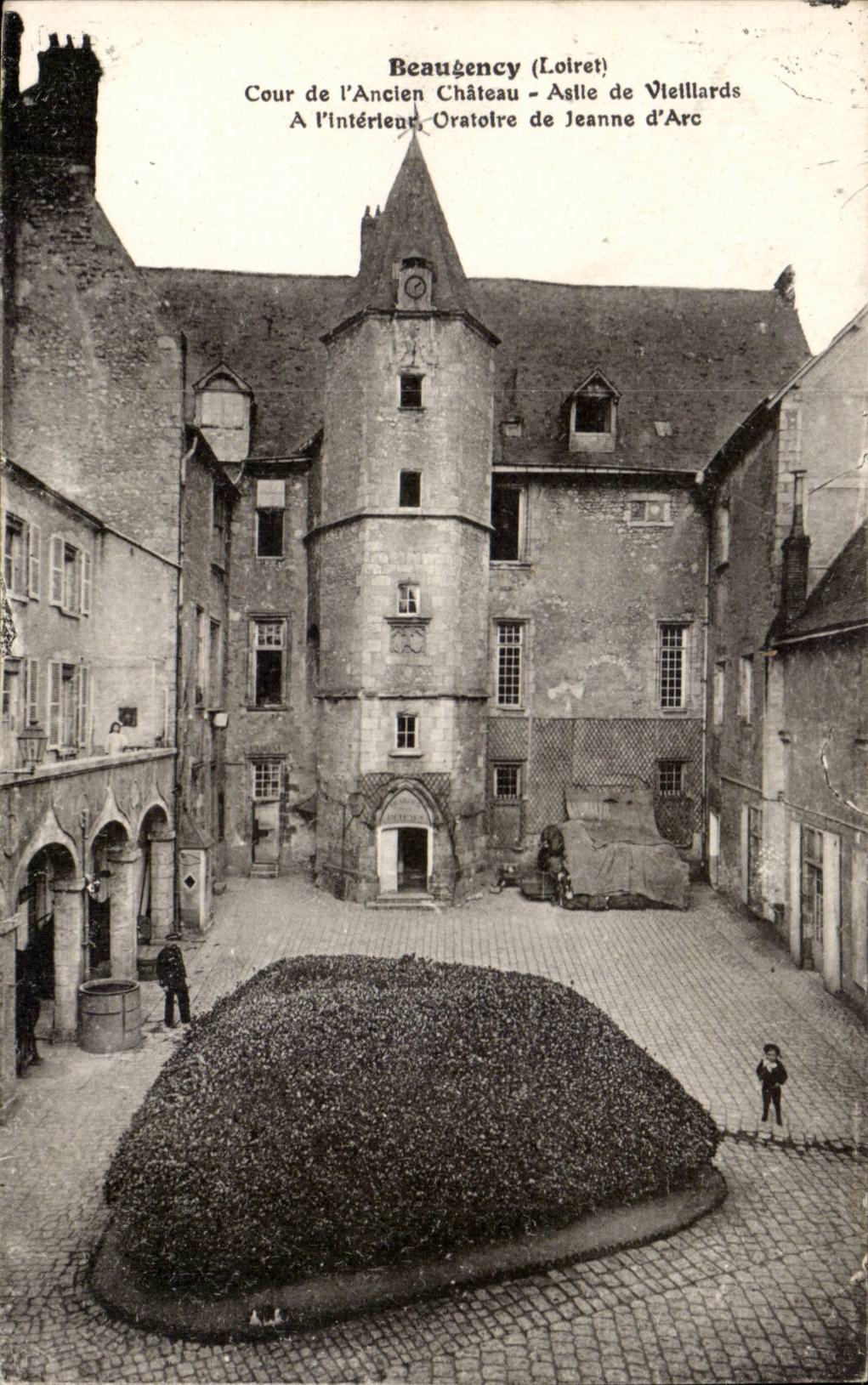 Beaugency (Loiret) — Cour de l'Ancien Château - Aile de Jeanne d'Arc — L. Lenormand, Châtans