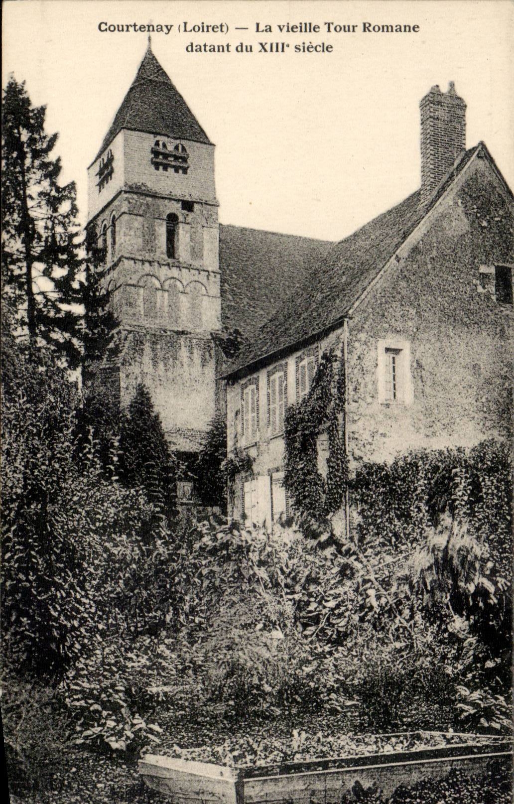 Courtenay CPA la vieille tour romane datant du 13eme
