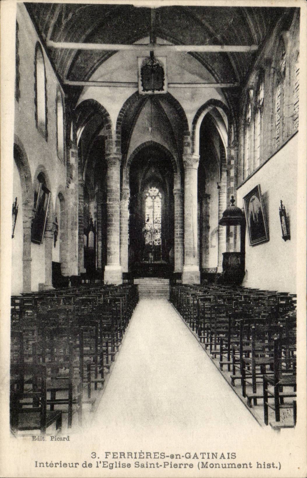 Ferrieres en Gatinasis CPA Interieur de l'eglise Saint Pierre