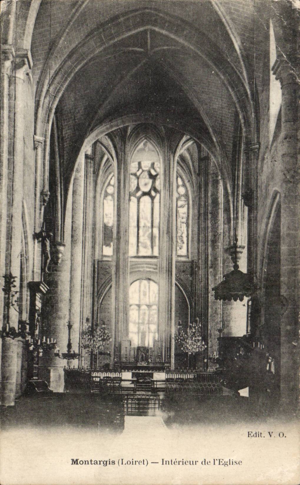 Montargis cPA Interieur de l'eglise