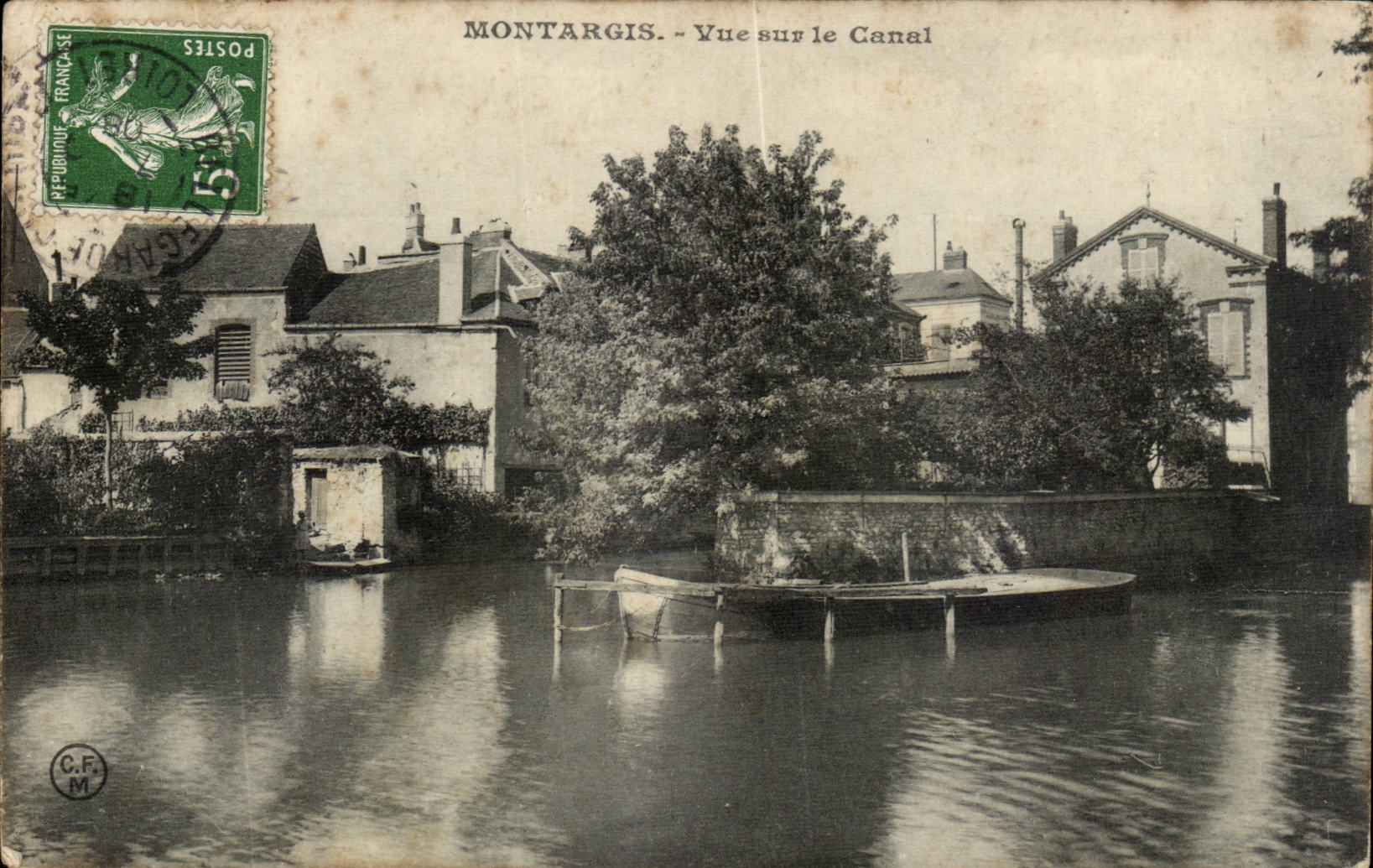 Montargis CPA Vue sur le canal