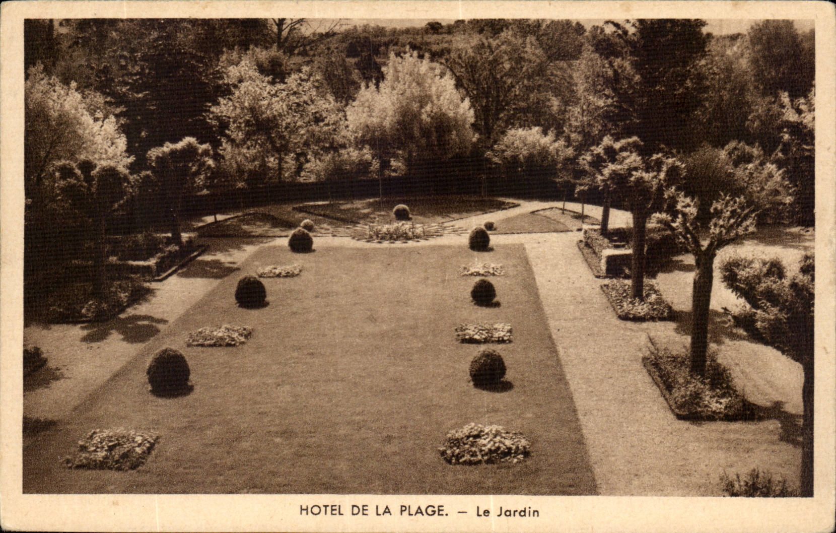 Montargis CPA Hotel de la plage Le jardin