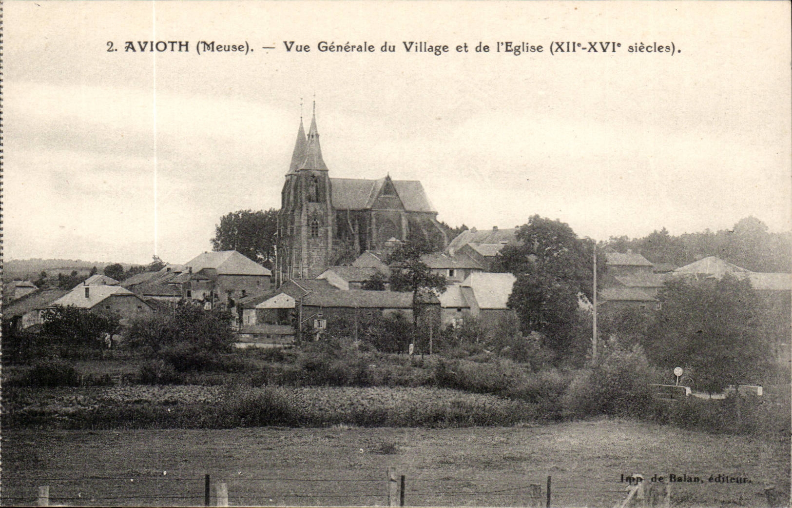 Avioth - Vue Generale du Village et de l'Eglise - CPA 