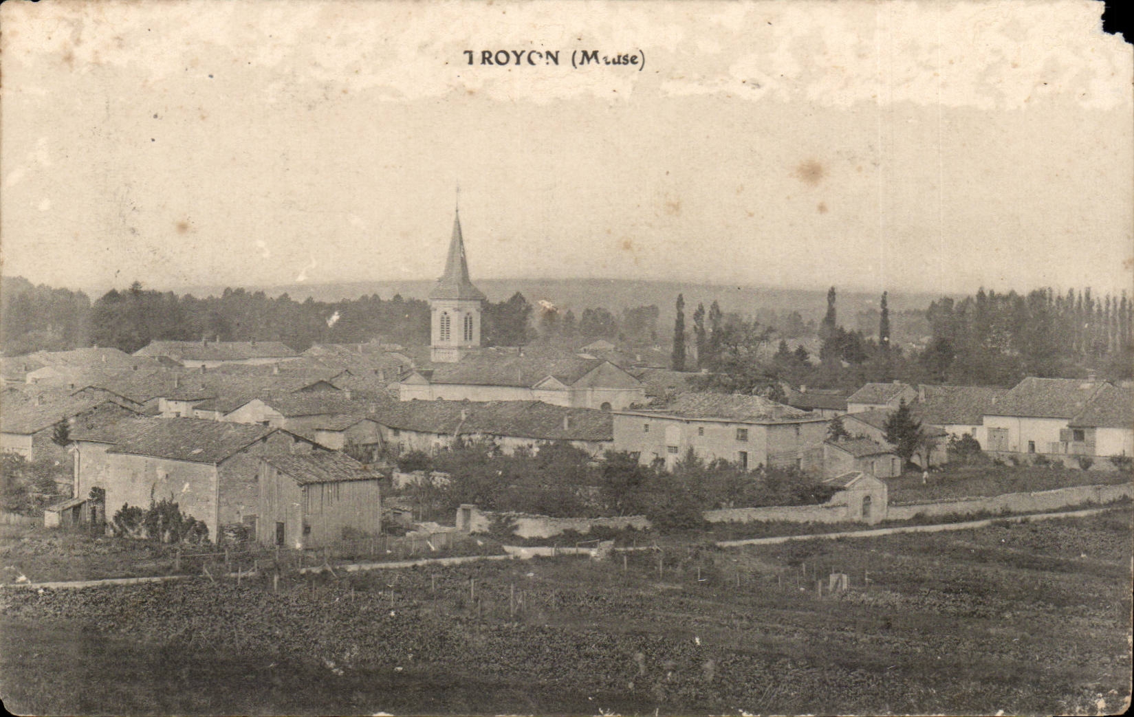 Troyon (Muse) — vue générale du village avec église — carte postale