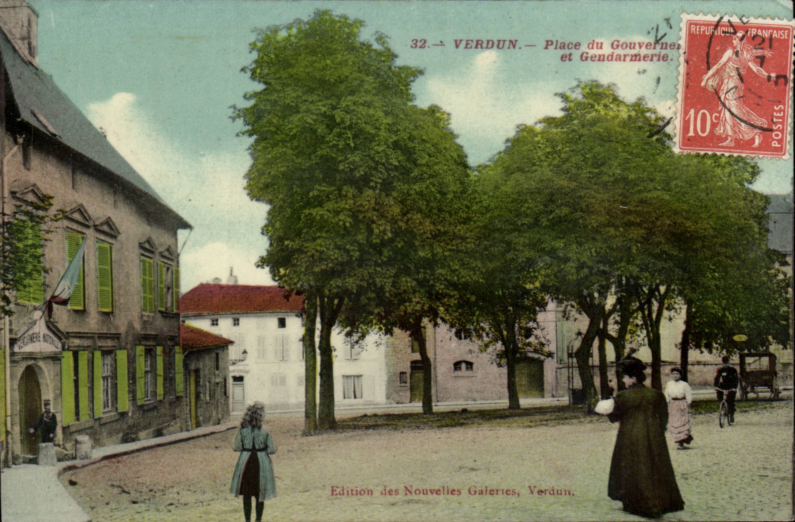 Verdun — Place du Gouverneur et Gendarmerie — Édition des Nouvelles Galeries, Verdun