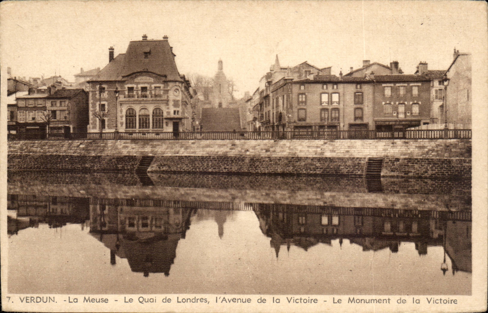 Verdun - La Meuse - Le Quai de Londres, l'Avenue de la Victoire - Le Monument de la Victoire