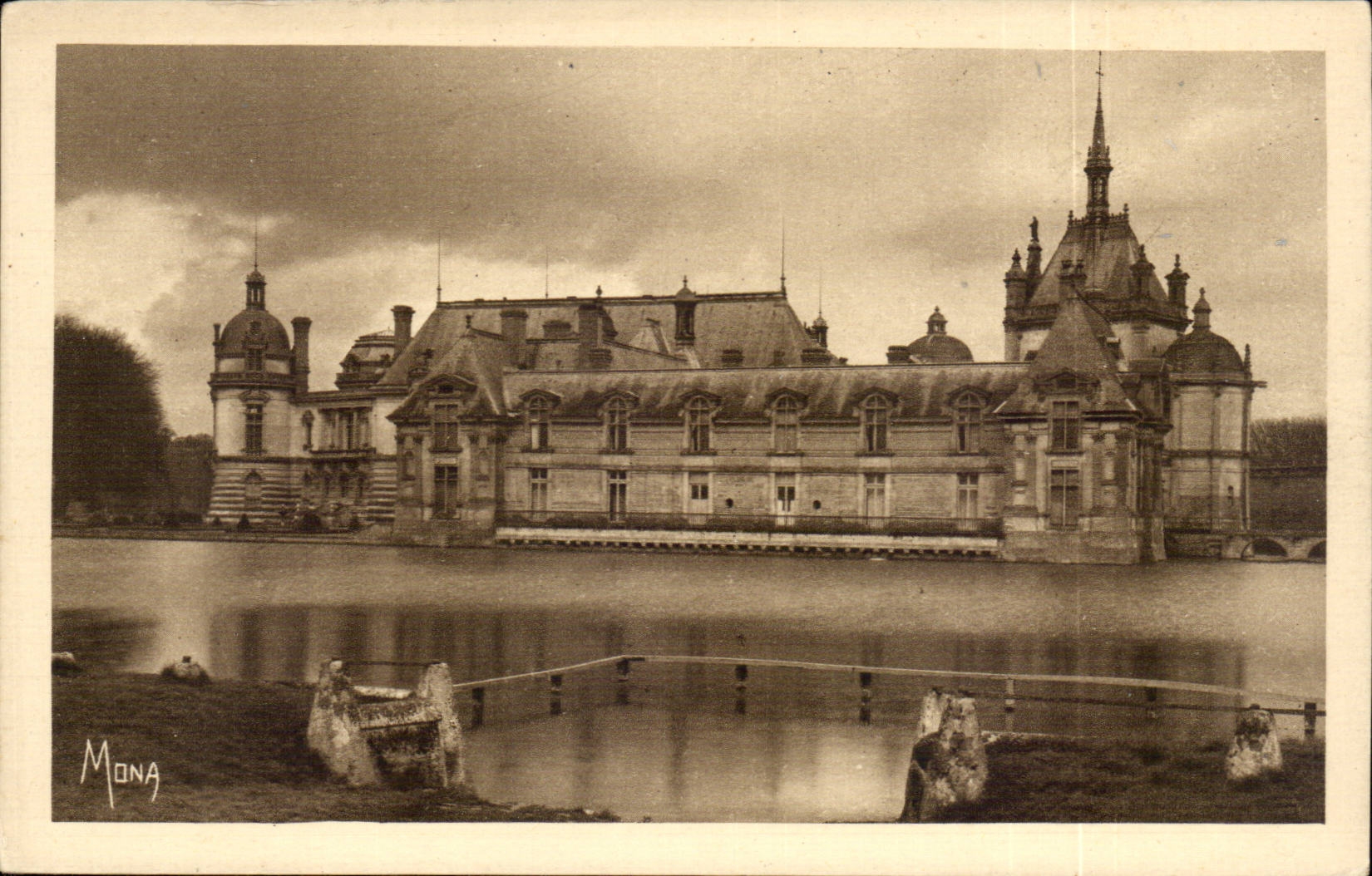 Chantilly - Le Petit Chateau et la Tour du Tresor CPA 