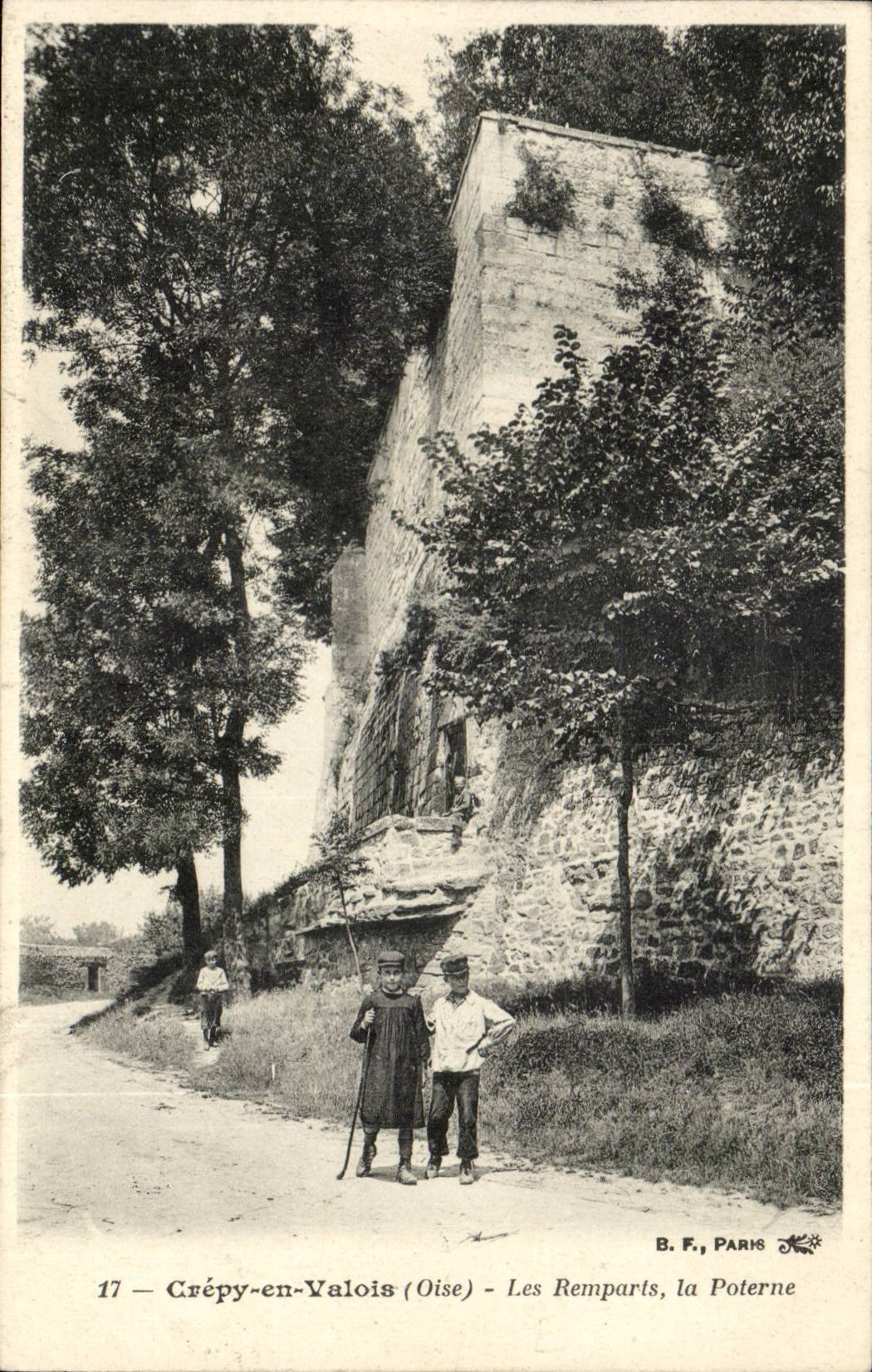 Crépy-en-Valois (Oise) — Les Remparts, la Poterne — B. F., Paris, n°17