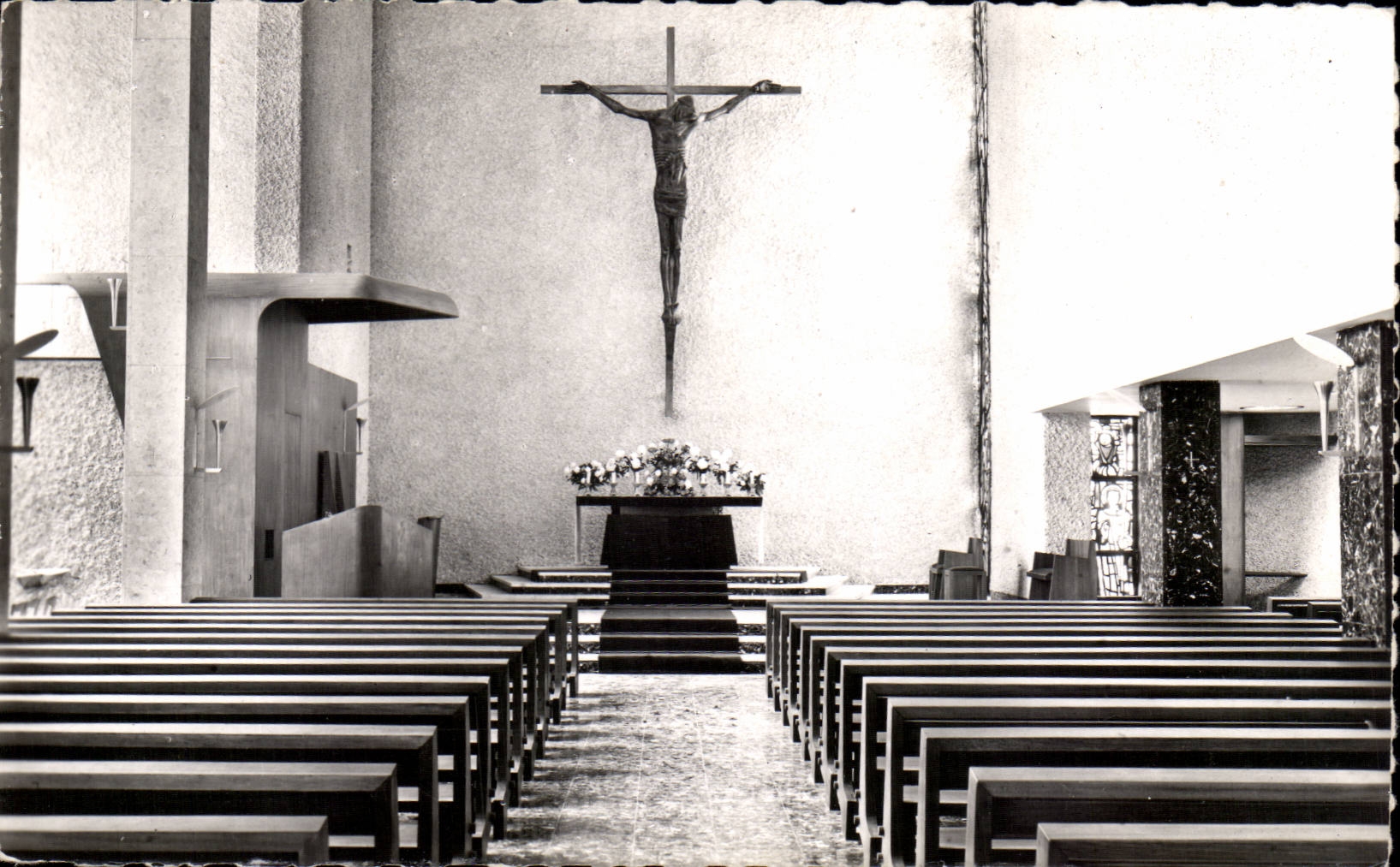 Église Saint-Jean-Baptiste — Breteuil (Oise) — Vue d'ensemble Nef et Chœurs