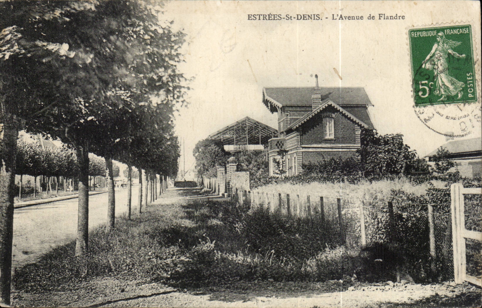 Estrées-St-Denis - L'Avenue de Flandre — éditeur inconnu, n° de série non visible