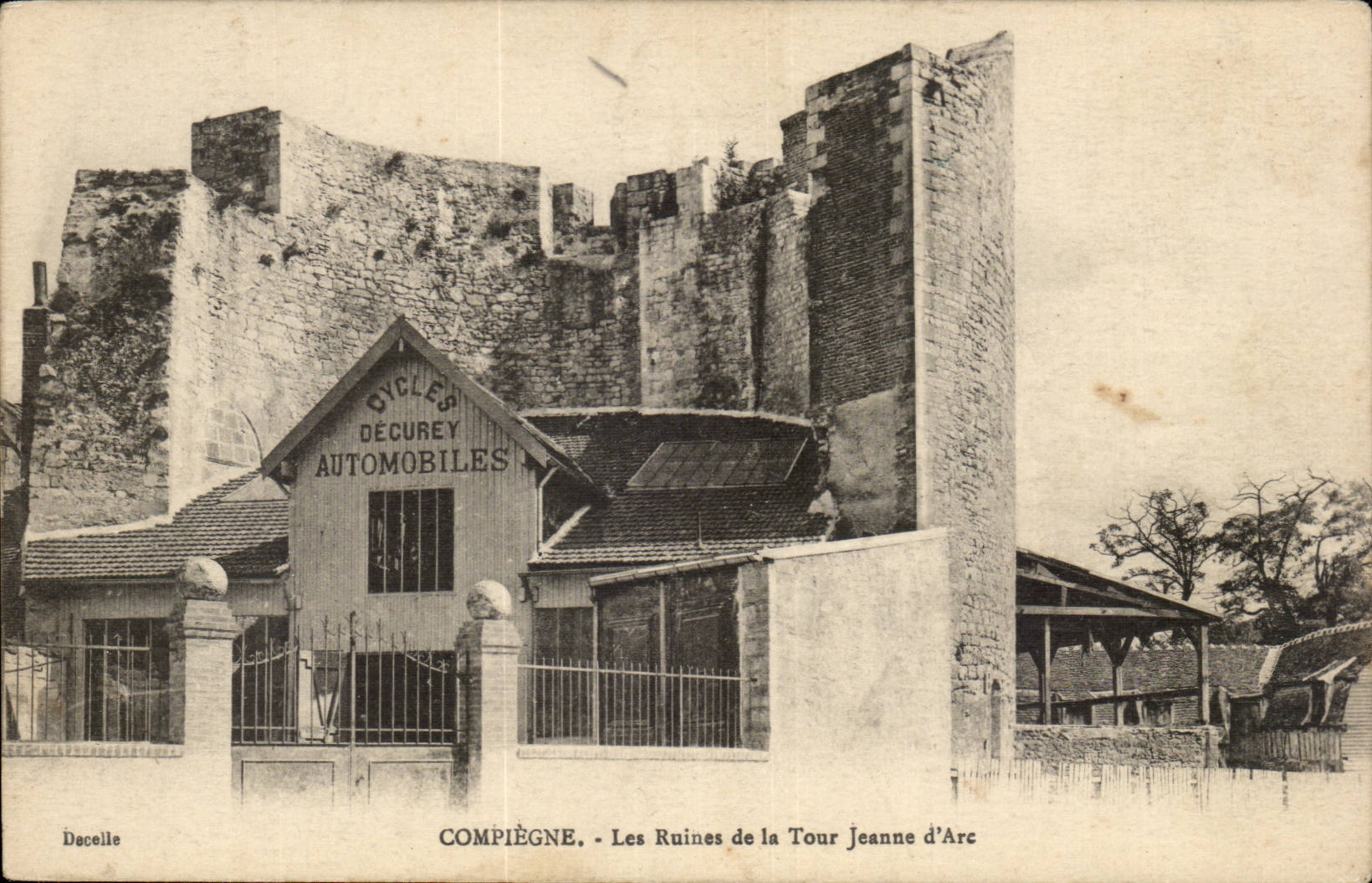 Compiègne - Les Ruines de la Tour Jeanne d'Arc — Cycles Décuréy Automobiles