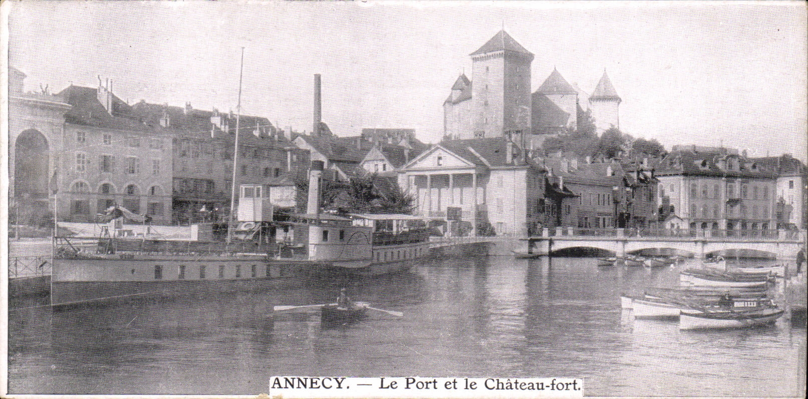 CPA Annecy Le port et le chateau fort (bateau)