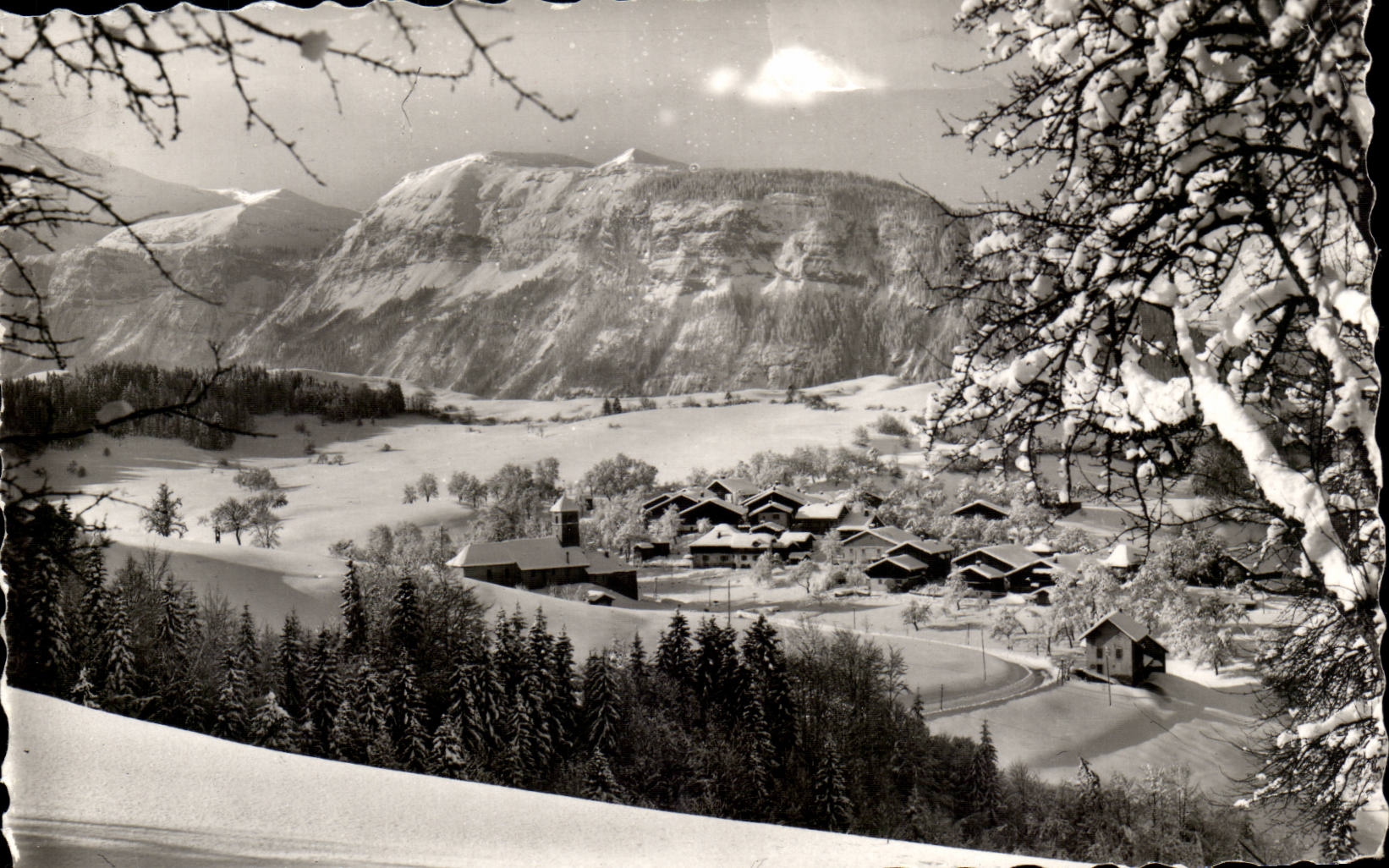 CPM Les Carroz Araches Vue generale et la chaine des Aravis