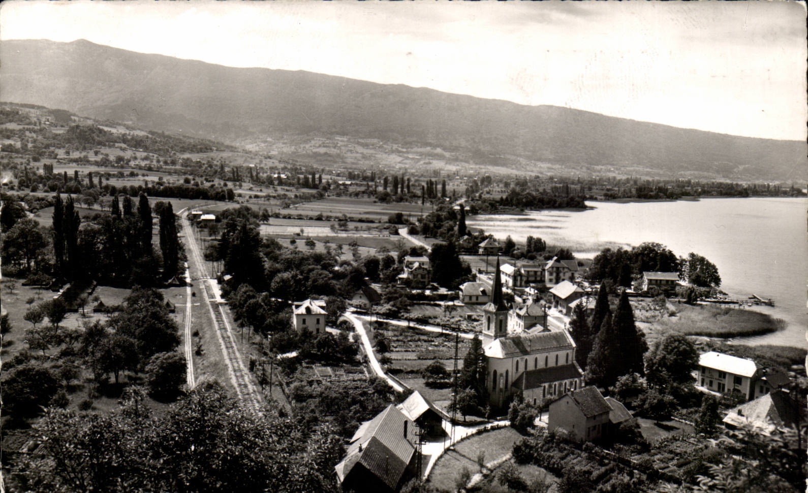 Lac d'Annecy — Vue générale — Éditions G. Mouchet, n°1355