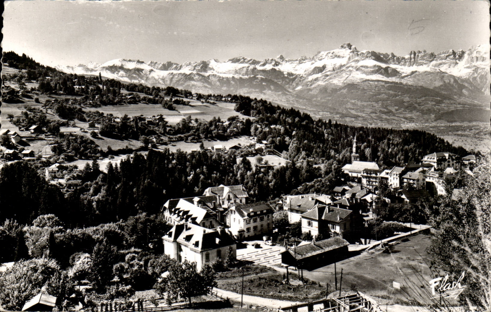 Saint-Gervais — Vista generale. La Catena degli Aravis — Flarch