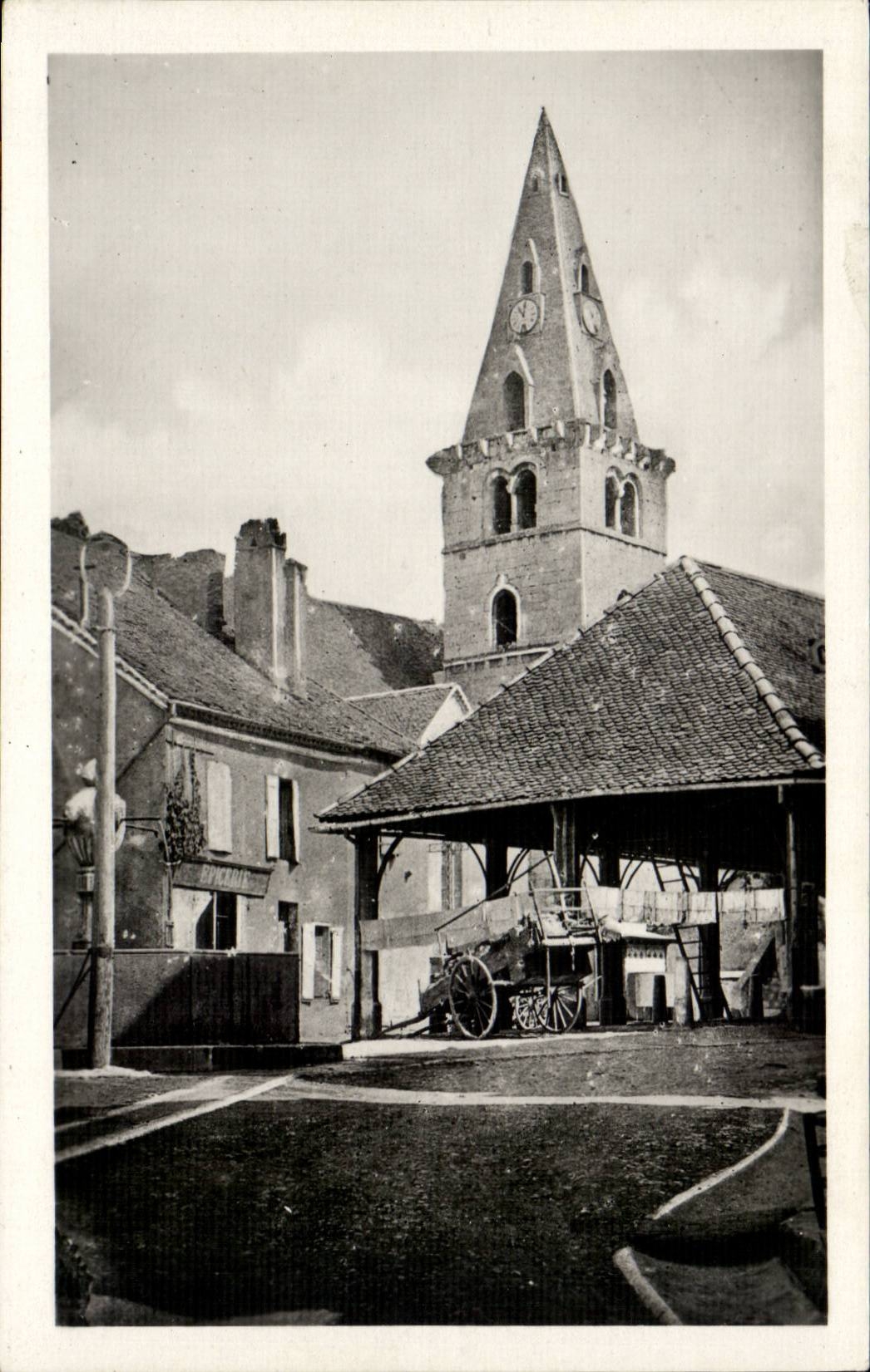 Mens — Place de la Halle et l'Église — Éditions TOURPET, Mens