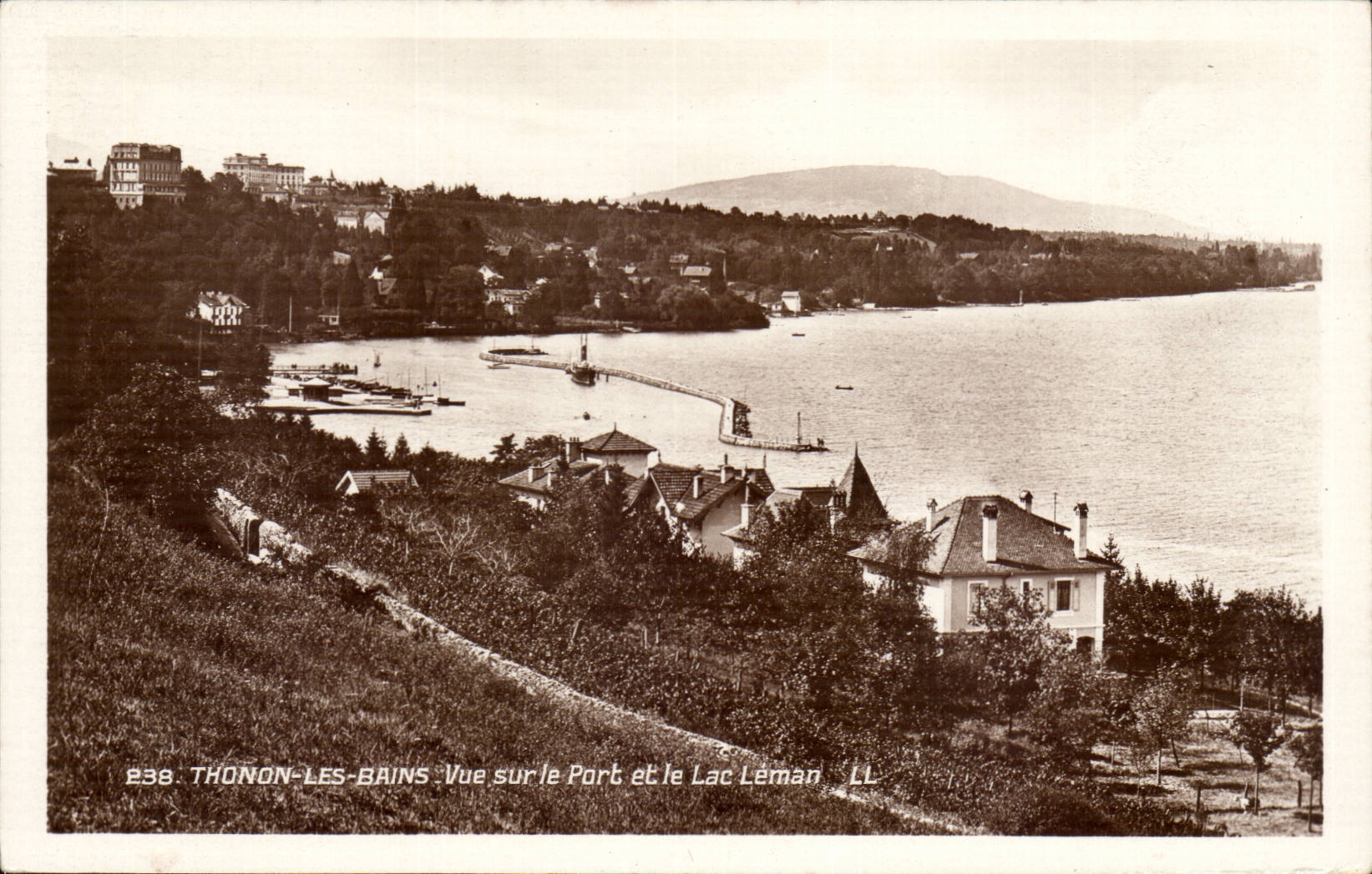 CPA Thonon les Bains Vue sur le port et le lac Leman