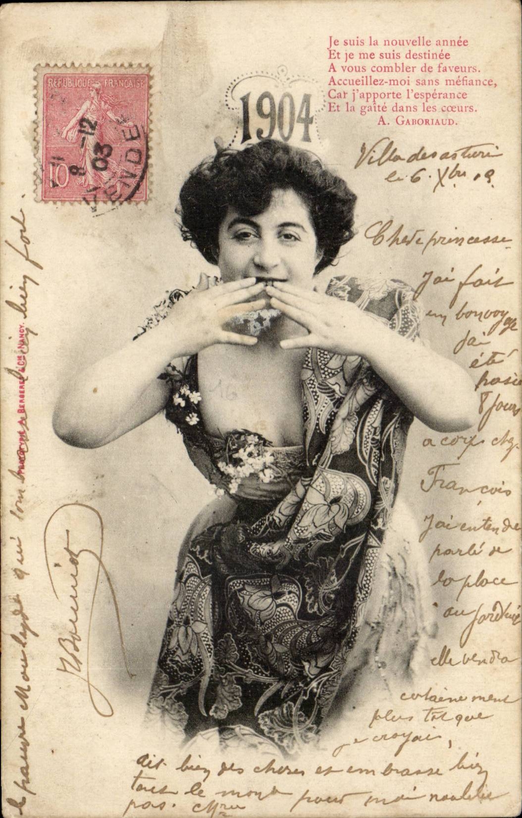 Femme en robe à motifs — Année 1904 — Éditeur non identifié