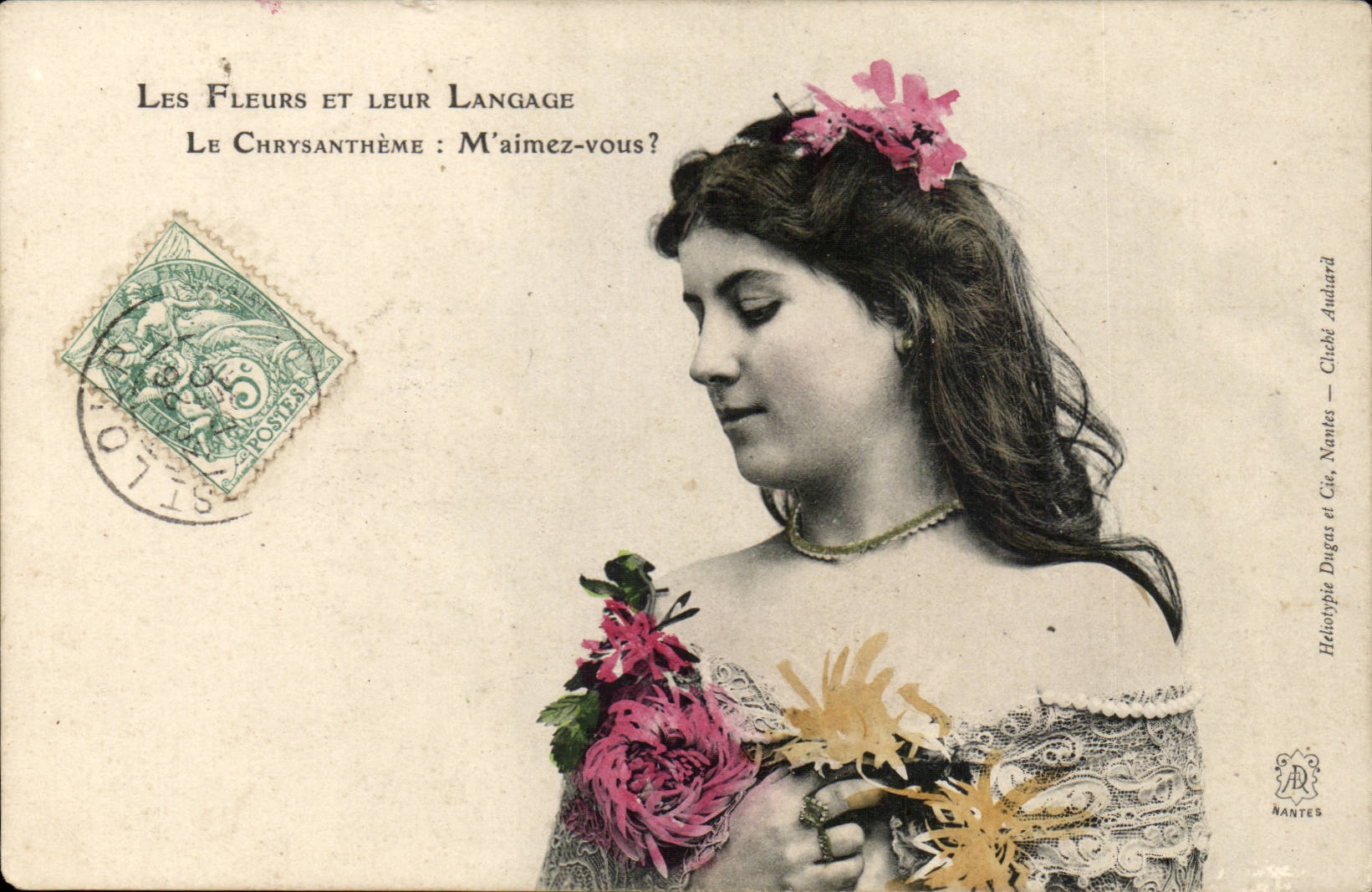 Femme avec chrysanthème — Les Fleurs et leur Langage — Hélorphie Dugau et Cie, Nantes