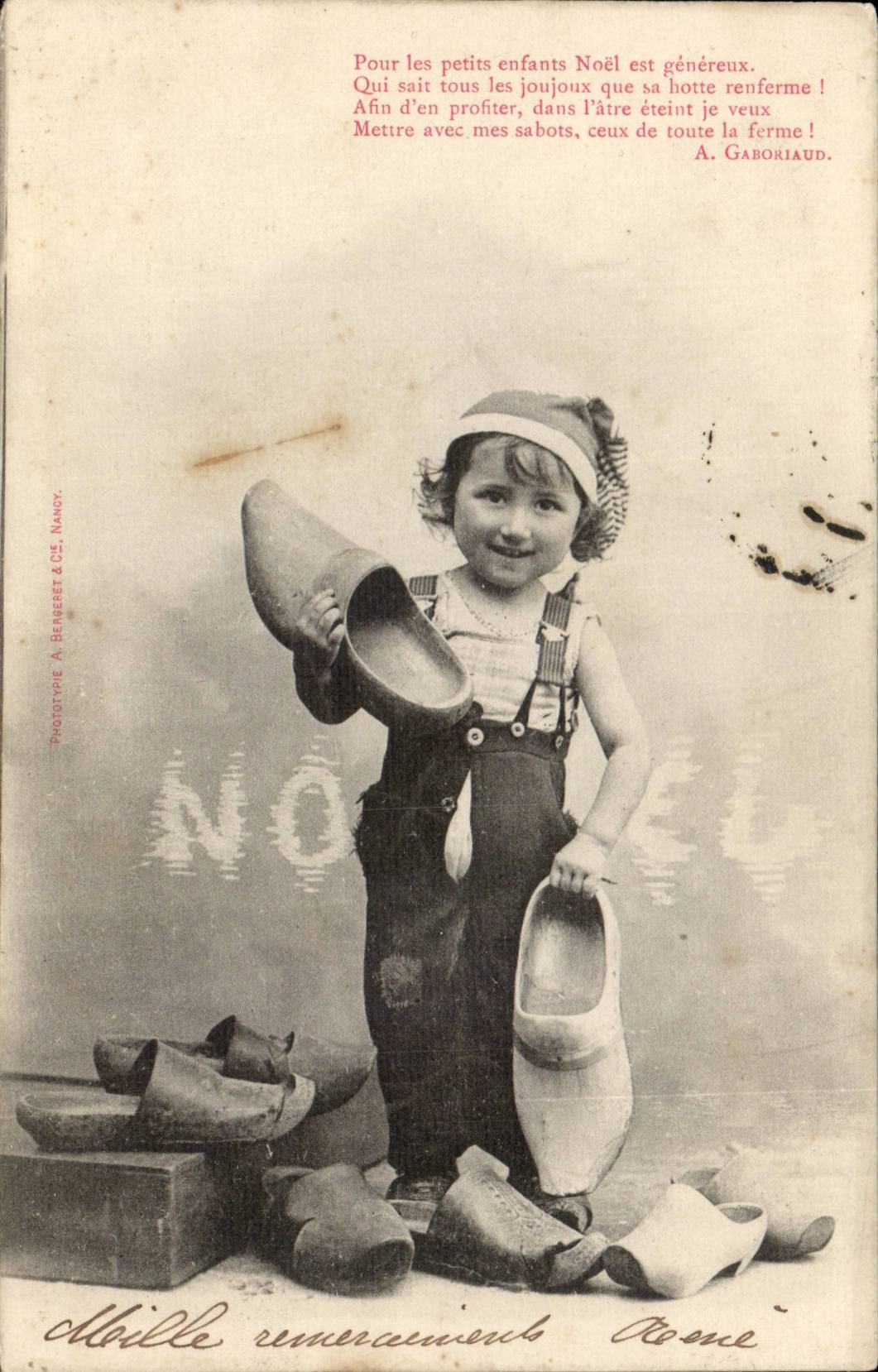 CPA Fantaisie Enfants Pour les petits enfants Noel est genereux (sabots)