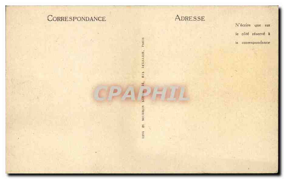 CPA a la mer Avant le Bain (femme folklore costume) — Verso