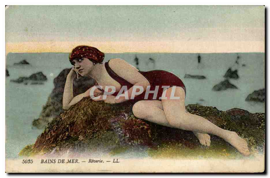 Bains de mer Reverie CPA Baigneuse (femme folklore costume)