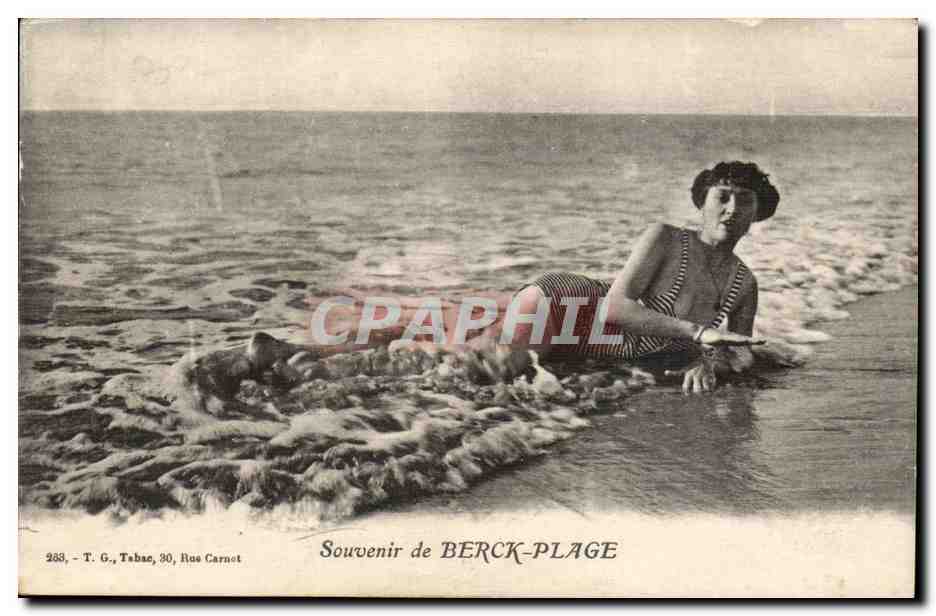 Souvenir de Berck Plage CPA Baigneuse (femme folklore costume)