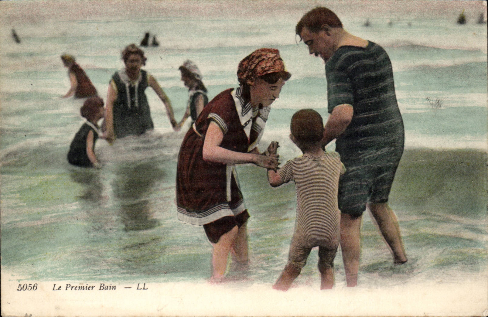 CPA Le premier bain (folklore enfant)
